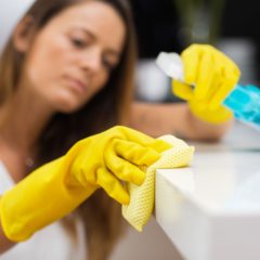 Embaucher une femme de ménage : une solution pour garder sa maison propre